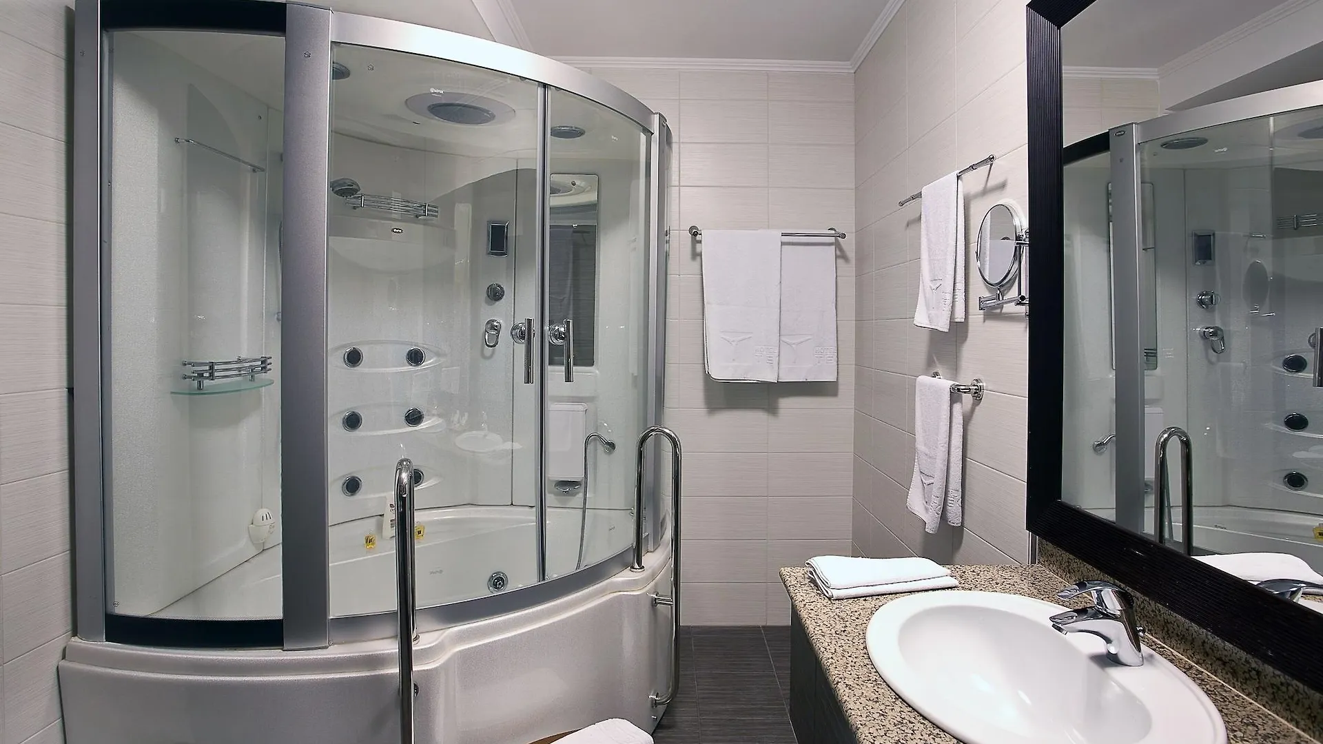 Hotel Tecadra Bucharest 4*,