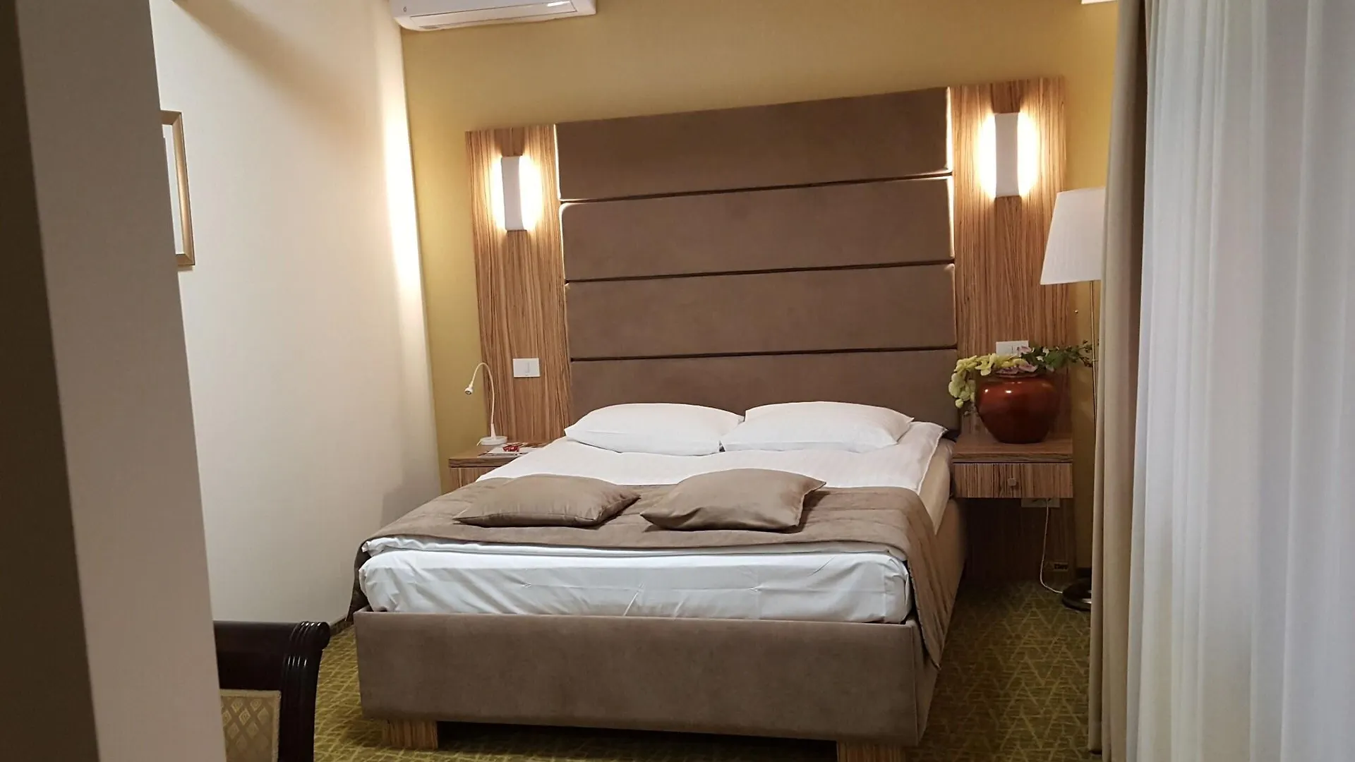 Hotel Tecadra Bucharest