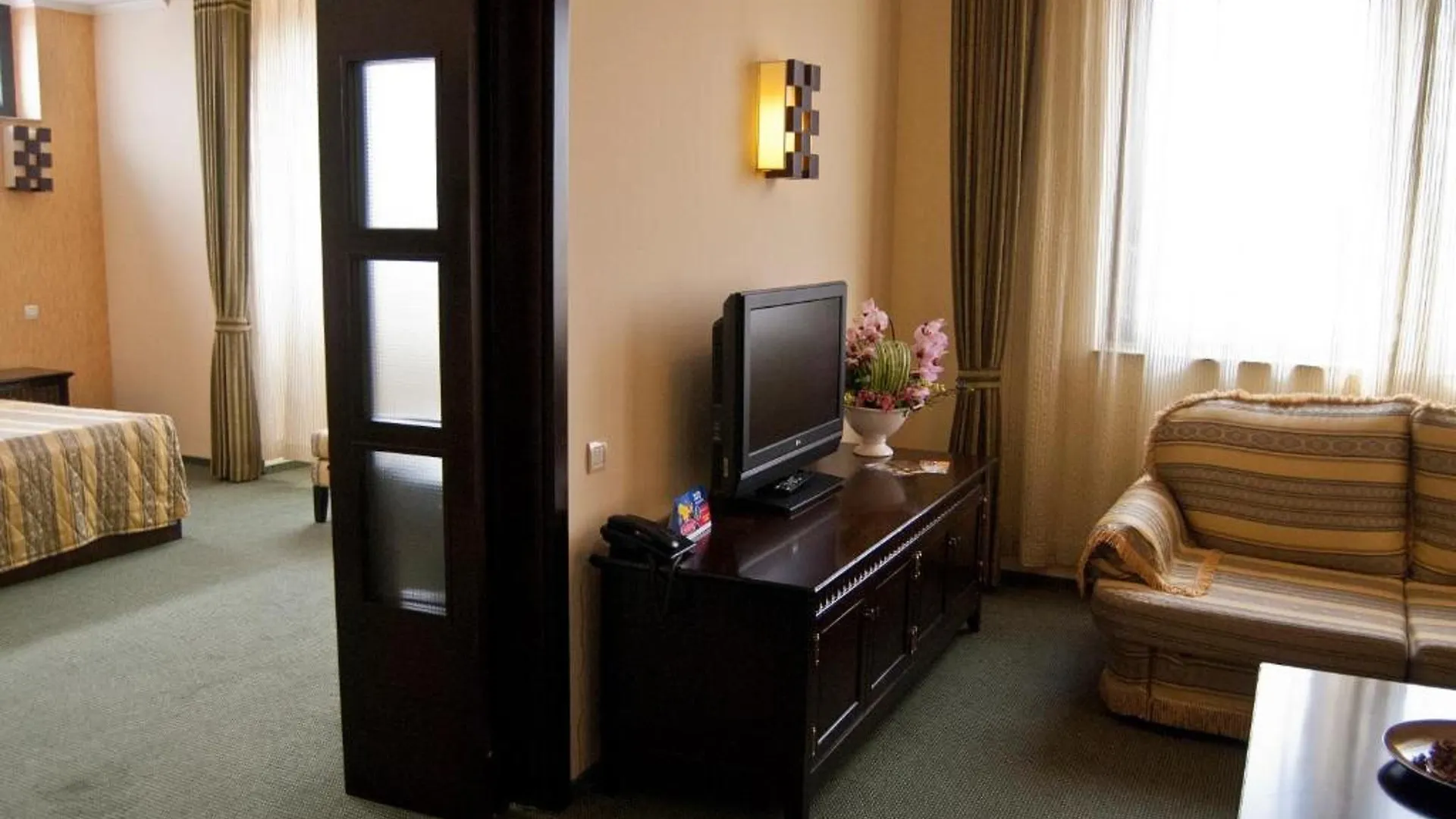 Hotel Tecadra Bucharest