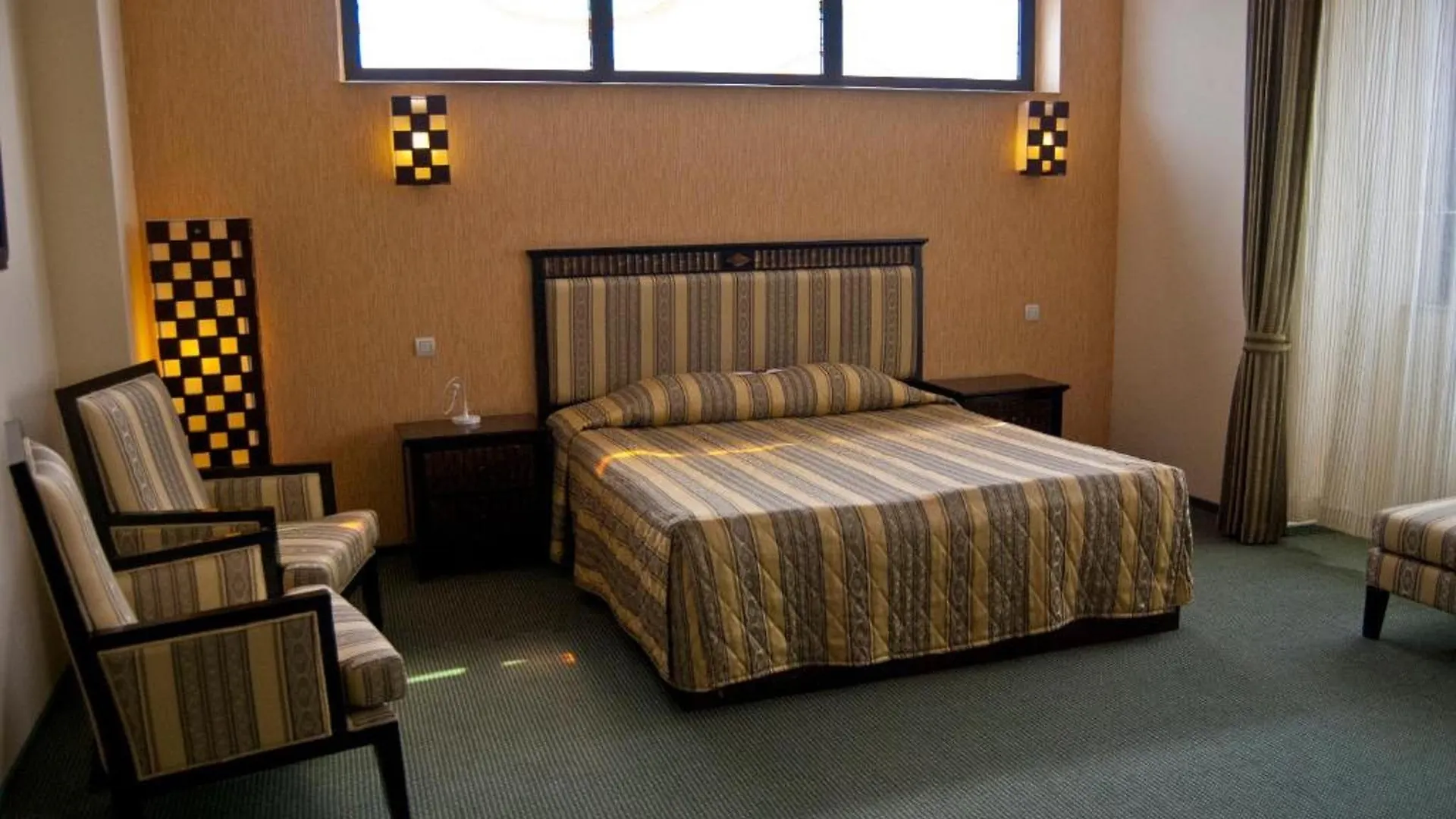 Hotel Tecadra Bucharest 4*,