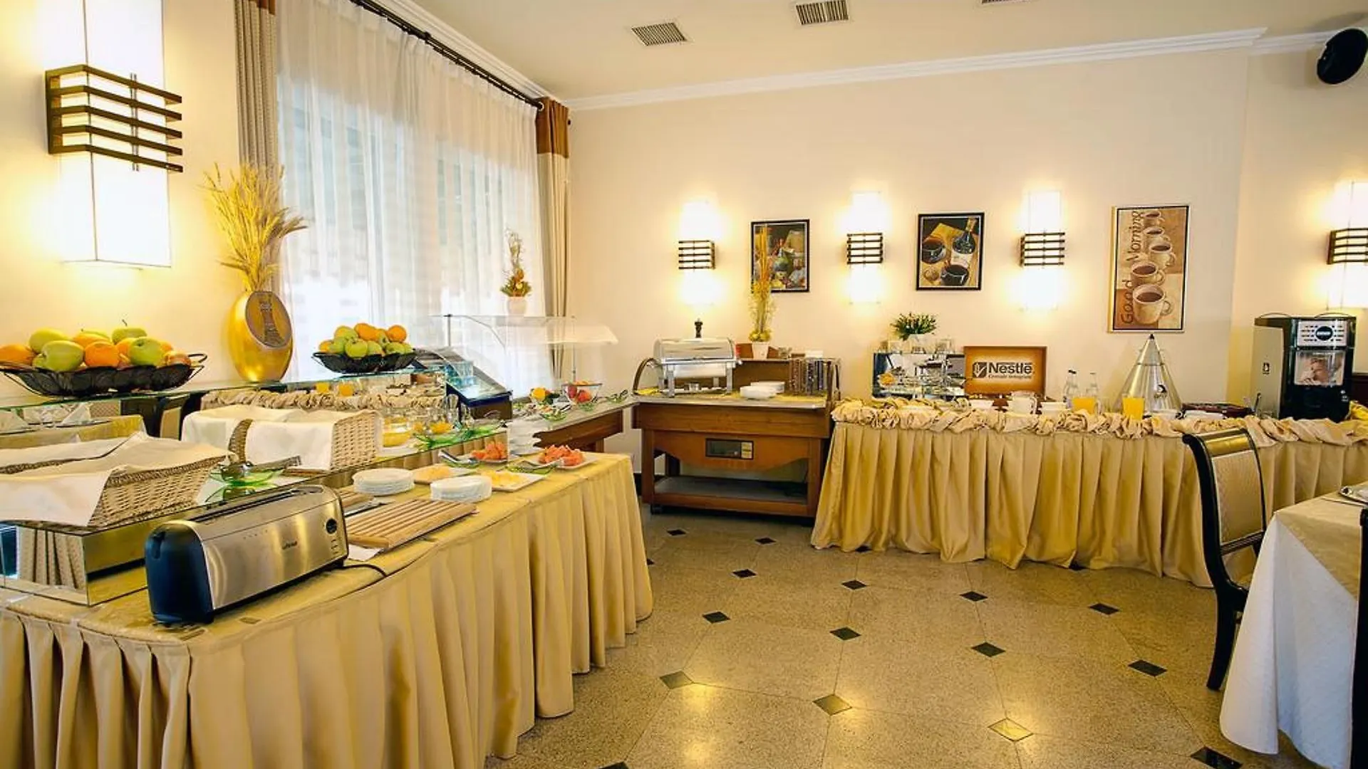 Hotel Tecadra Bucharest 4*,