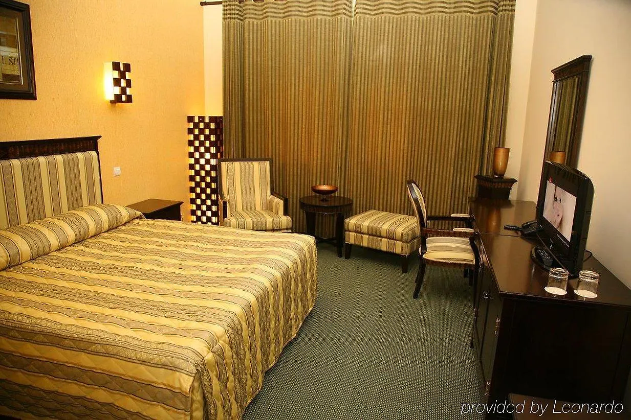 Hotel Tecadra Bucharest 4*,
